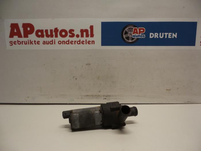 Begagnade Extra vattenpump Audi TT (8N3) 1.8 20V Turbo Quattro Pris € 24,99 Marginaltabell erbjuds av AP Auto's