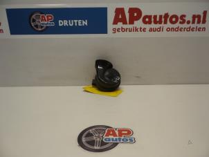 Używane Klakson Audi A4 (B6) 2.0 20V Cena € 14,99 Procedura marży oferowane przez AP Autos