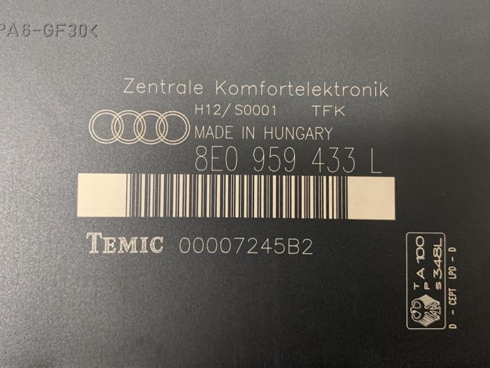 Używane Modul Comfort Audi A4 (B6) 2.0 20V Cena € 99,99 Procedura marży oferowane przez AP Auto's