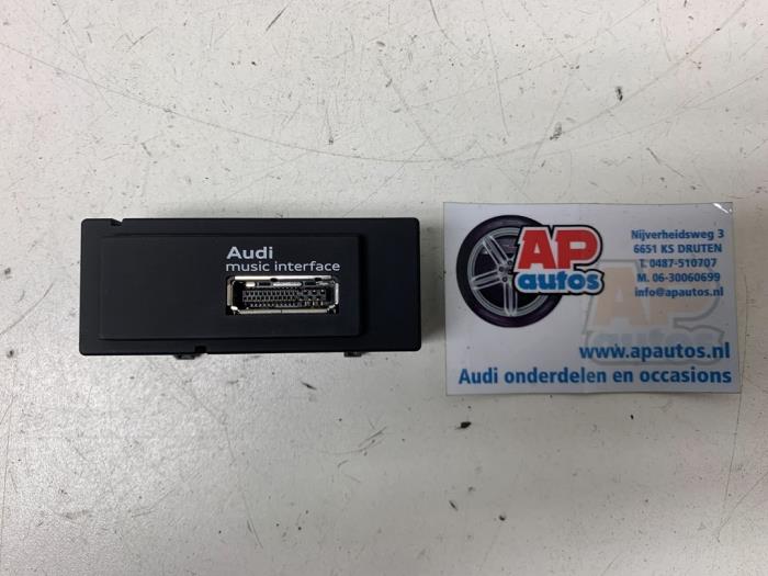 Gebrauchte Multimedia Anschluss Audi A3 Limousine (8VS/8VM) 1.4 TFSI 16V Preis € 19,99 Margenregelung angeboten von AP Auto's