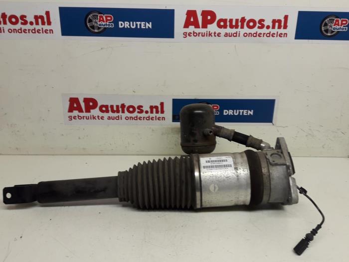 Używane Stopa amortyzatora lewy tyl Audi A8 (D3) 3.7 V8 40V Quattro Cena € 94,99 Procedura marży oferowane przez AP Auto's