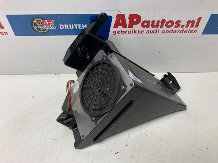 Używane Subwoofer Audi S3 (8L1) 1.8 T 20V Cena € 49,99 Procedura marży oferowane przez AP Auto's