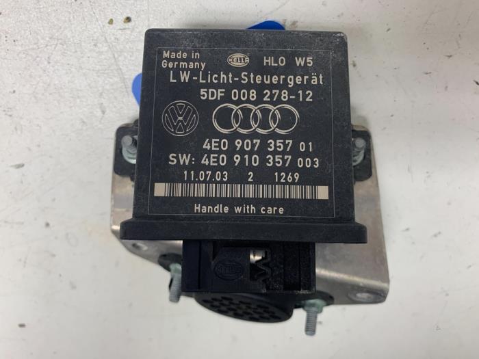 Ordinateur éclairage d'un Audi A8 (D3) 3.7 V8 40V Quattro 2004