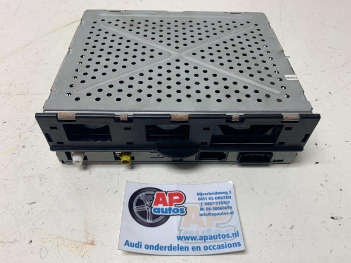 Używane Modul radiowy Audi A8 (D3) 3.7 V8 40V Quattro Cena € 124,99 Procedura marży oferowane przez AP Auto's