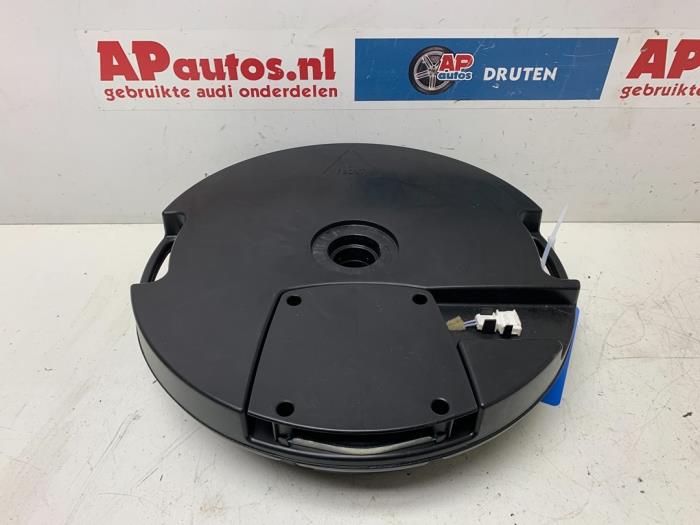 Używane Subwoofer Audi Q3 (8UB/8UG) 2.0 TDI 16V 140 Cena € 49,99 Procedura marży oferowane przez AP Auto's