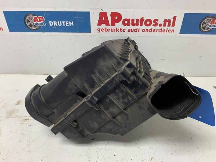 Begagnade Luftfilterhus Audi Q3 (8UB/8UG) 2.0 TDI 16V 140 Pris € 34,99 Marginaltabell erbjuds av AP Auto's
