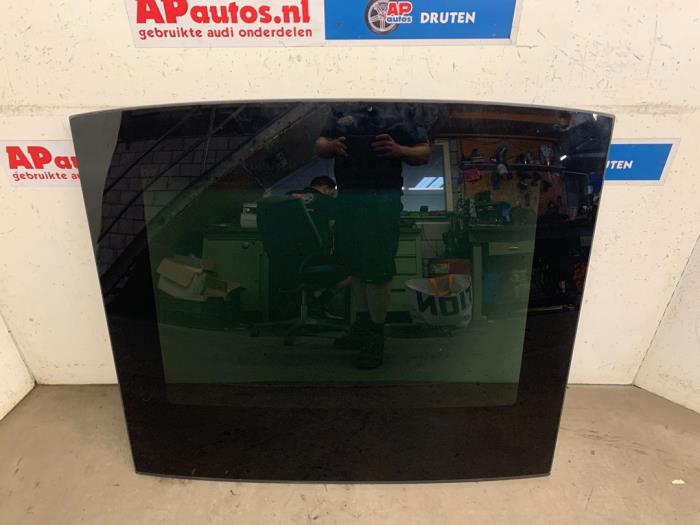 Używane Szyba szyberdachu Audi A1 Sportback (8XA/8XF) 1.4 TFSI Cylinder on demand 16V Cena € 499,99 Procedura marży oferowane przez AP Auto's