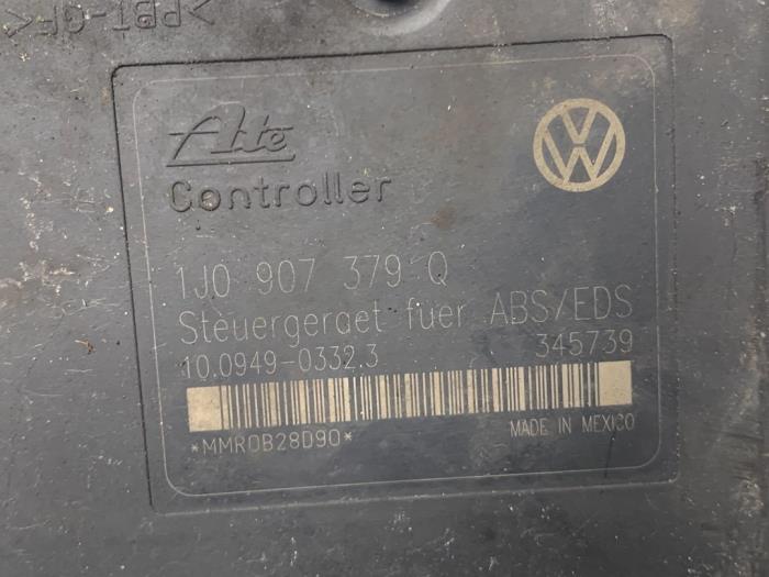 Bloc ABS d'un Audi A3 (8L1) 1.8 20V 2000