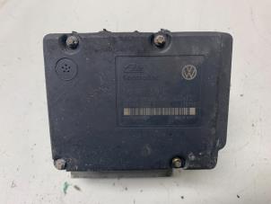Bloc ABS d'un Audi A3 (8L1) 1.8 20V 2000