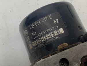 Bloc ABS d'un Audi A3 (8L1) 1.8 20V 2000