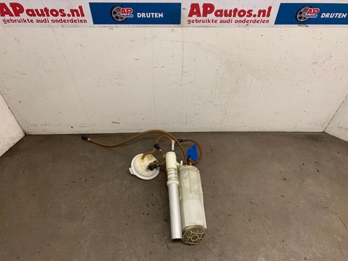 Usagé Pompe à carburant Audi A8 (D3) 3.7 V8 40V Quattro Prix € 149,99 Règlement à la marge proposé par AP Auto's