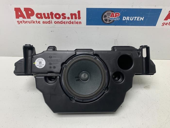 Używane Subwoofer Audi A4 Avant (B9) 2.0 TDI 16V Cena € 79,99 Procedura marży oferowane przez AP Auto's