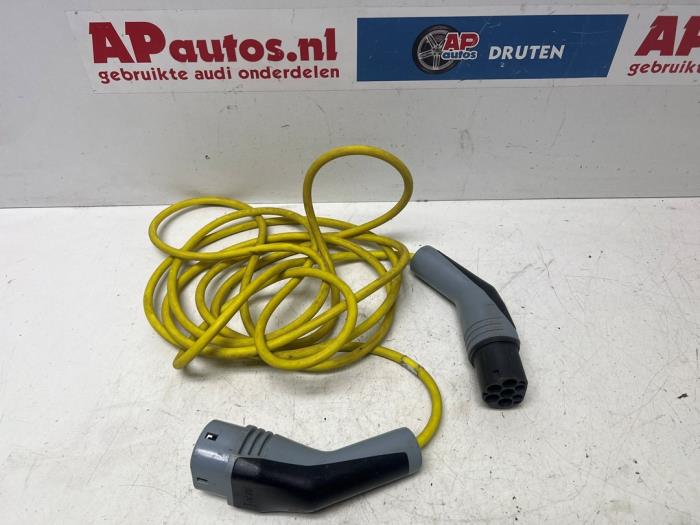 Używane Kabel ladowania hybryda Audi A3 Sportback (8VA/8VF) 1.4 TFSI 16V e-tron Cena € 124,99 Procedura marży oferowane przez AP Auto's
