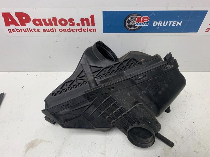 Begagnade Luftfilterhus Audi A4 Avant (B8) 2.0 TFSI 16V Pris € 29,99 Marginaltabell erbjuds av AP Auto's