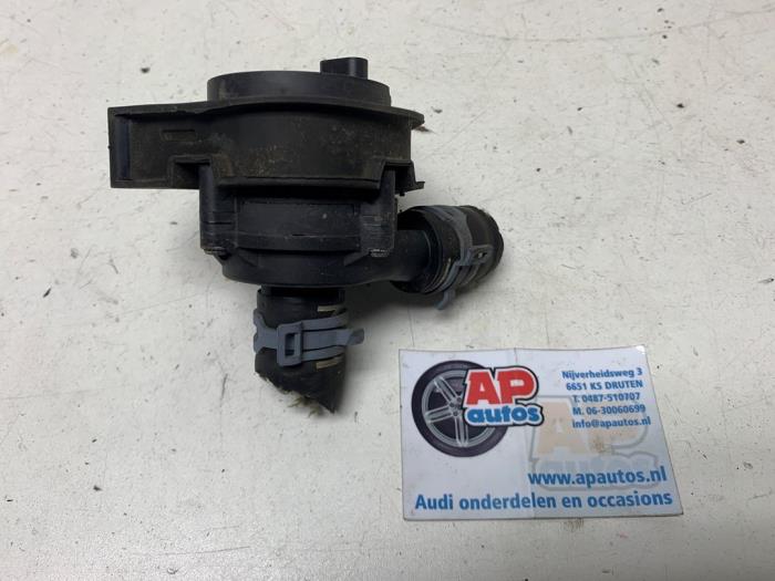 Begagnade Extra vattenpump Volkswagen T-Roc I 1.5 TSI 16V Pris € 9,99 Marginaltabell erbjuds av AP Auto's