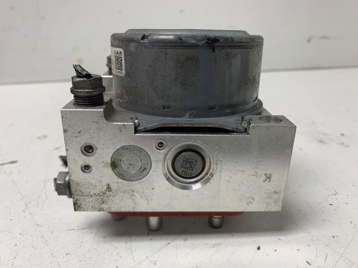 ABS Pumpe van een Audi A3 Sportback (8VA/8VF) 1.4 TFSI ACT 16V 2013
