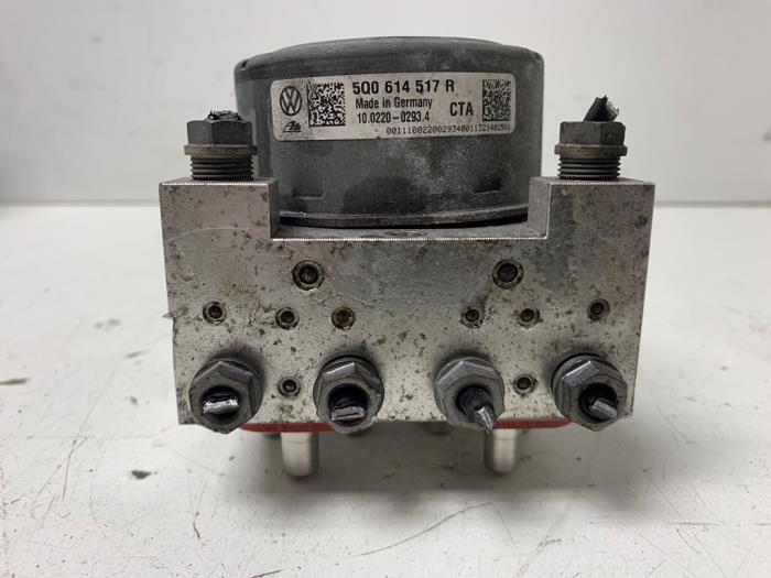 ABS Pumpe van een Audi A3 Sportback (8VA/8VF) 1.4 TFSI ACT 16V 2013