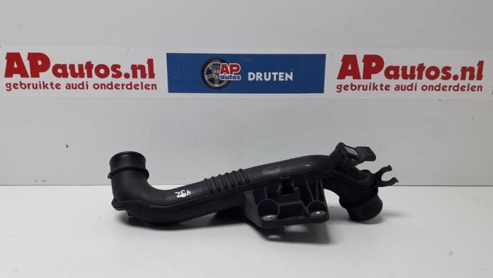 Usagé Tube intercooler Audi A4 Avant (B8) 2.0 TDI 16V Prix € 19,99 Règlement à la marge proposé par AP Auto's