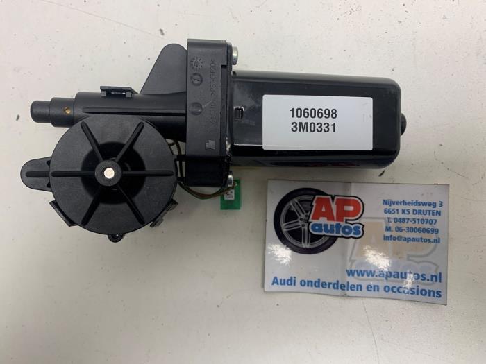 Seatbelt adjustment motor