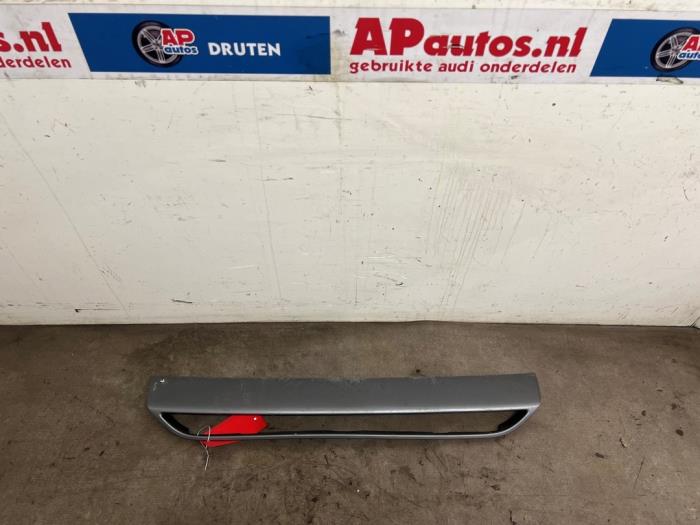 Używane Grill Audi A5 Cabrio (8F7) 1.8 TFSI 16V Cena € 49,99 Procedura marży oferowane przez AP Auto's