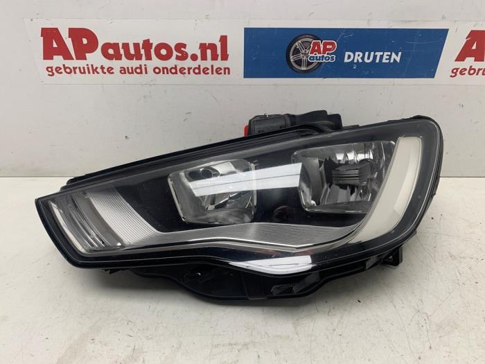 Używane Reflektor lewy Audi A3 Sportback (8VA/8VF) 1.4 TFSI 16V Cena € 199,99 Procedura marży oferowane przez AP Auto's