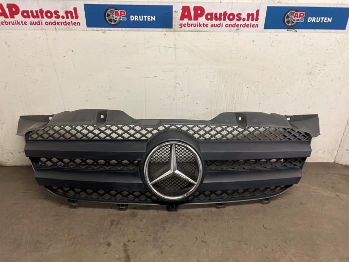 Używane Grill Mercedes Sprinter 3,5t (906.73) 310 CDI 16V Cena € 60,49 Z VAT oferowane przez AP Auto's