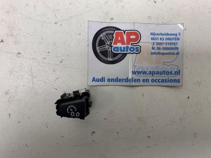Usagé Commodo Audi A4 Avant (B9) 2.0 40 TFSI Mild Hybrid 16V Prix € 9,99 Règlement à la marge proposé par AP Auto's