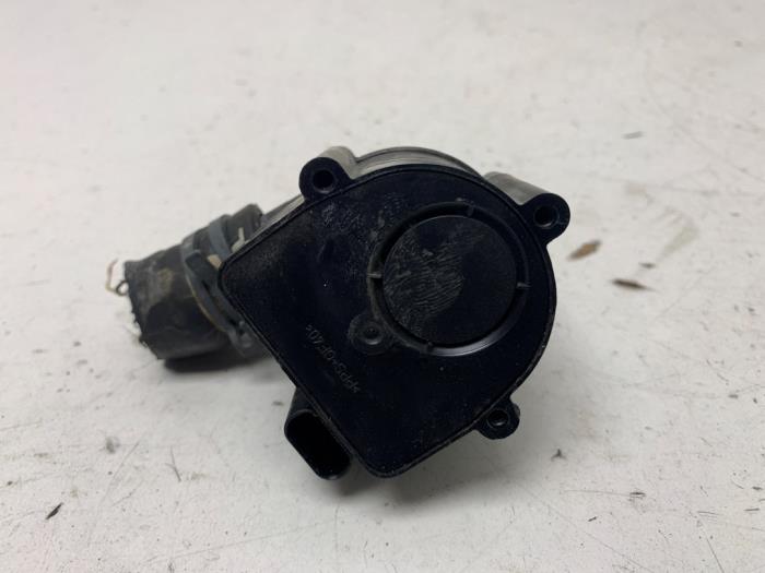 Extra vattenpump från en Audi A4 Avant (B9) 2.0 40 TFSI Mild Hybrid 16V 2020