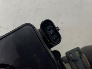 Extra vattenpump från en Audi A4 Avant (B9) 2.0 40 TFSI Mild Hybrid 16V 2020