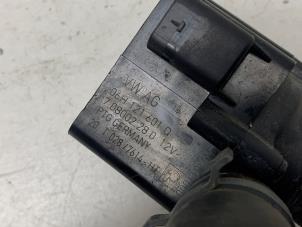 Extra vattenpump från en Audi A4 Avant (B9) 2.0 40 TFSI Mild Hybrid 16V 2020
