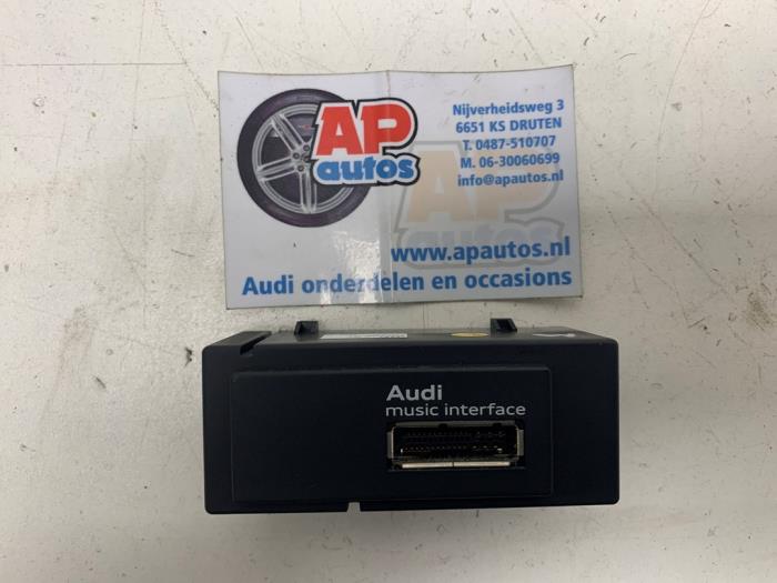 Gebrauchte Multimedia Anschluss Audi A3 Sportback (8VA/8VF) 1.2 TFSI 16V Preis € 19,99 Margenregelung angeboten von AP Auto's