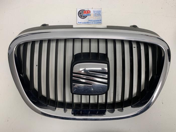 Używane Grill Seat Leon (1P1) 2.0 FSI 16V Cena € 49,99 Procedura marży oferowane przez AP Auto's