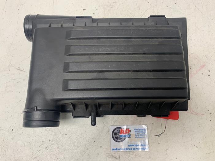 Begagnade Luftfilterhus Audi A3 Sportback (8VA/8VF) 1.4 TFSI 16V Pris € 39,99 Marginaltabell erbjuds av AP Auto's