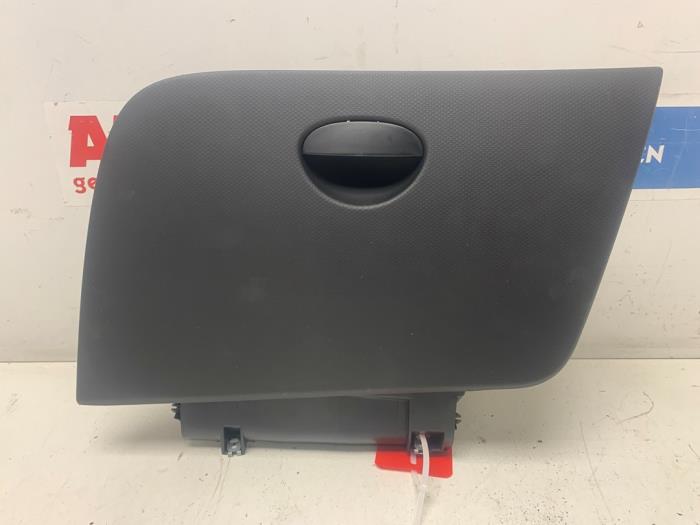 Handskfack Seat Leon (1P1), 2005 / 2013 1.2 TSI, Halvkombi (Hatchback), 4 dörrar, Bensin, 1.197cc, 77kW (105pk), FWD, CBZB, 2010-02 / 2012-12, 1P1 (Begagnad)