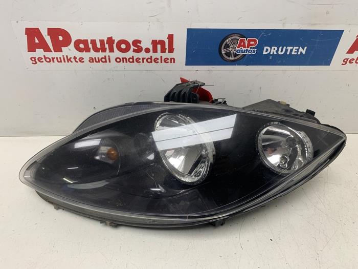Używane Reflektor lewy Seat Leon (1P1) 1.2 TSI Cena € 99,99 Procedura marży oferowane przez AP Auto's