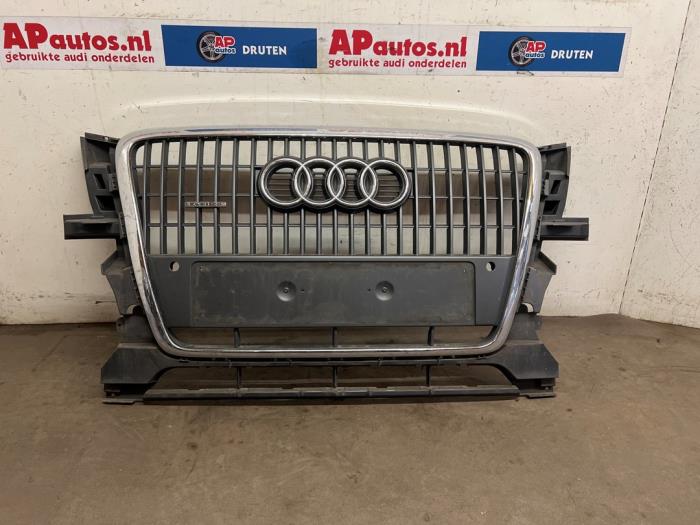 Używane Grill Audi Q5 (8RB) 2.0 TDI 16V Quattro Cena € 249,99 Procedura marży oferowane przez AP Auto's