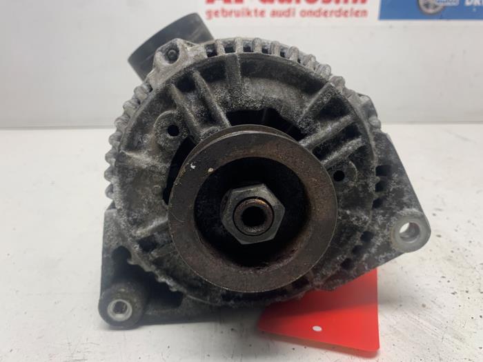 Dynamo d'un Audi A8 (D2) 2.8 V6 Quattro 1995
