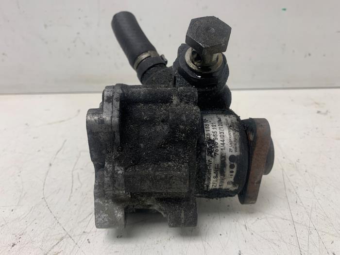 Pompe de direction d'un Audi A4 Avant (B6) 1.9 TDI PDE 130 2004
