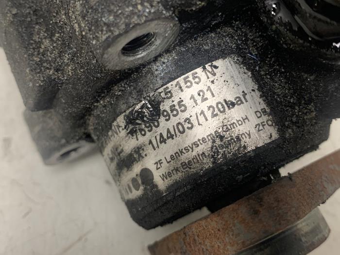 Pompe de direction d'un Audi A4 Avant (B6) 1.9 TDI PDE 130 2004