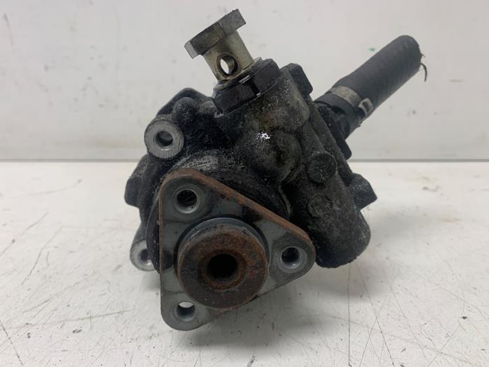 Pompe de direction d'un Audi A4 Avant (B6) 1.9 TDI PDE 130 2004
