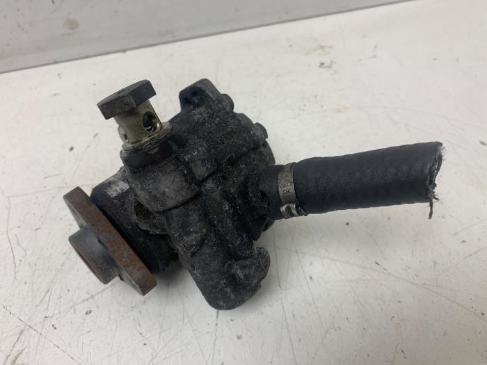 Pompe de direction d'un Audi A4 Avant (B6) 1.9 TDI PDE 130 2004