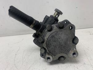 Pompe de direction d'un Audi A4 Avant (B6) 1.9 TDI PDE 130 2004