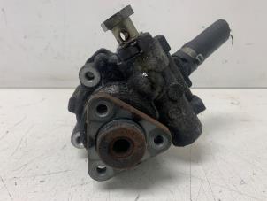 Pompe de direction d'un Audi A4 Avant (B6) 1.9 TDI PDE 130 2004