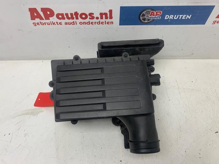 Begagnade Luftfilterhus Audi A3 Limousine (8VS/8VM) 2.0 TFSI 16V Pris € 124,99 Marginaltabell erbjuds av AP Auto's