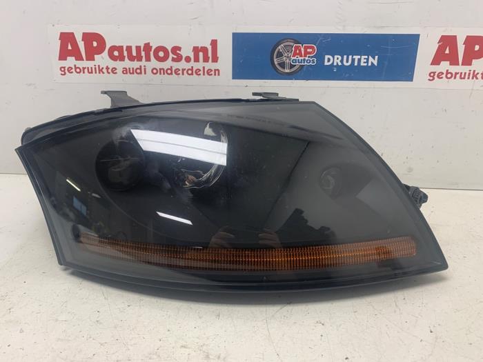 Używane Reflektor prawy Audi TT (8N3) 1.8 20V Turbo Cena € 499,99 Procedura marży oferowane przez AP Auto's