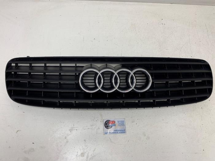 Używane Grill Audi TT (8N3) 1.8 20V Turbo Cena € 99,99 Procedura marży oferowane przez AP Auto's