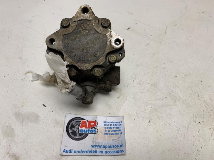 Usagé Pompe de direction Audi A4 Avant (B7) 2.5 TDI V6 24V Prix € 24,99 Règlement à la marge proposé par AP Auto's