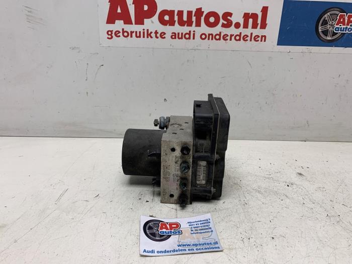 Używane Pompa ABS Audi A4 Avant (B7) 1.6 Cena € 19,99 Procedura marży oferowane przez AP Auto's