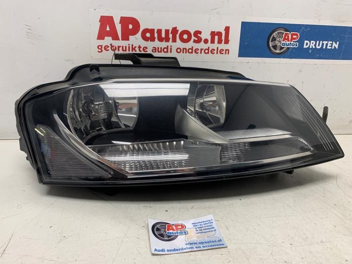 Używane Reflektor prawy Audi A3 Sportback (8PA) 1.4 TFSI 16V Cena € 149,99 Procedura marży oferowane przez AP Auto's