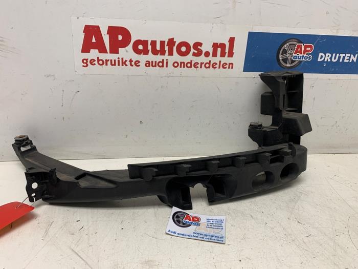 Używane Rama reflektora prawa Audi A3 Sportback (8PA) 1.4 TFSI 16V Cena € 19,99 Procedura marży oferowane przez AP Auto's